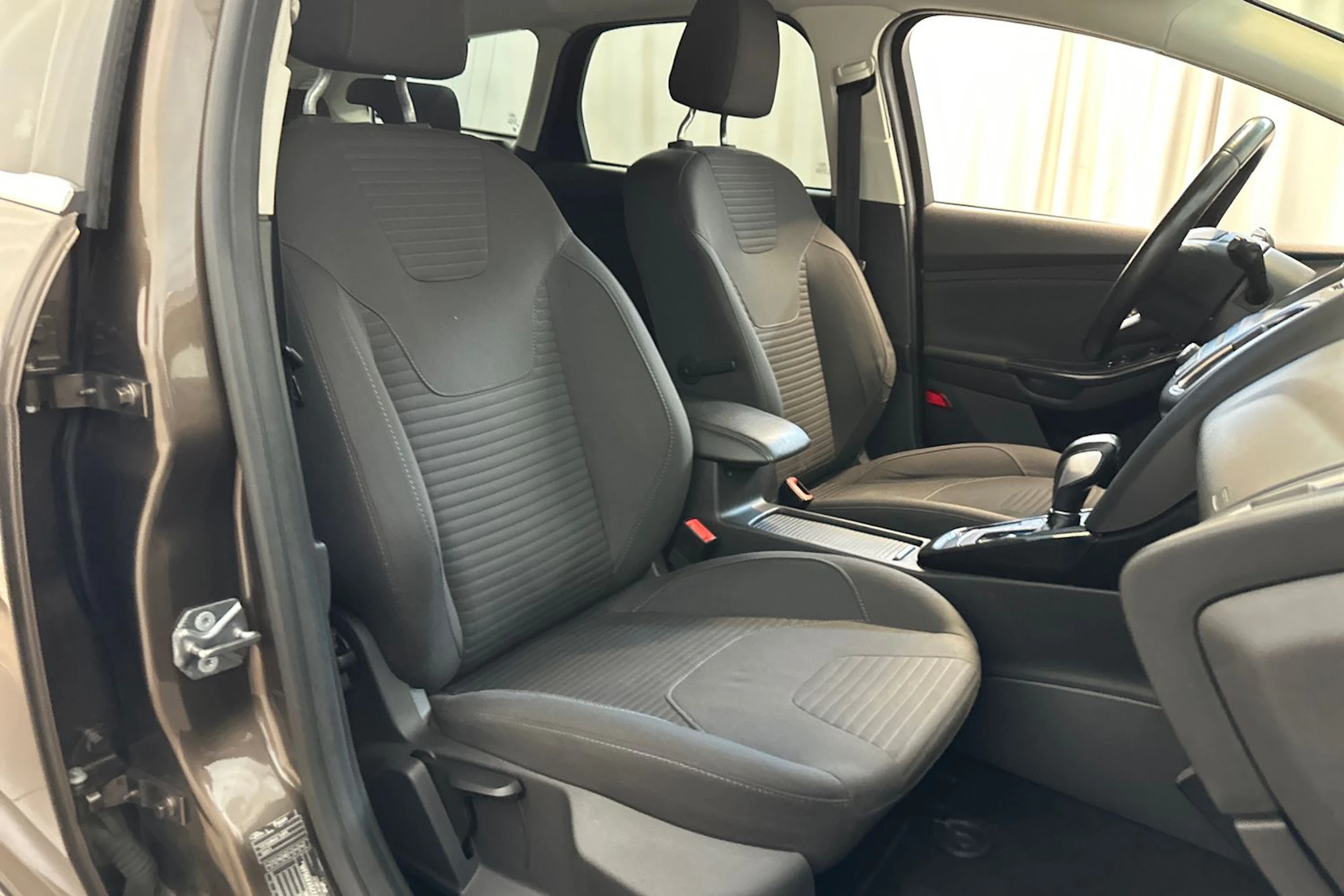 ruskea (beige) Ford Focus 2016 kuva 11.