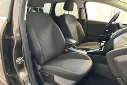 ruskea (beige) Ford Focus 2016 kuva 11.