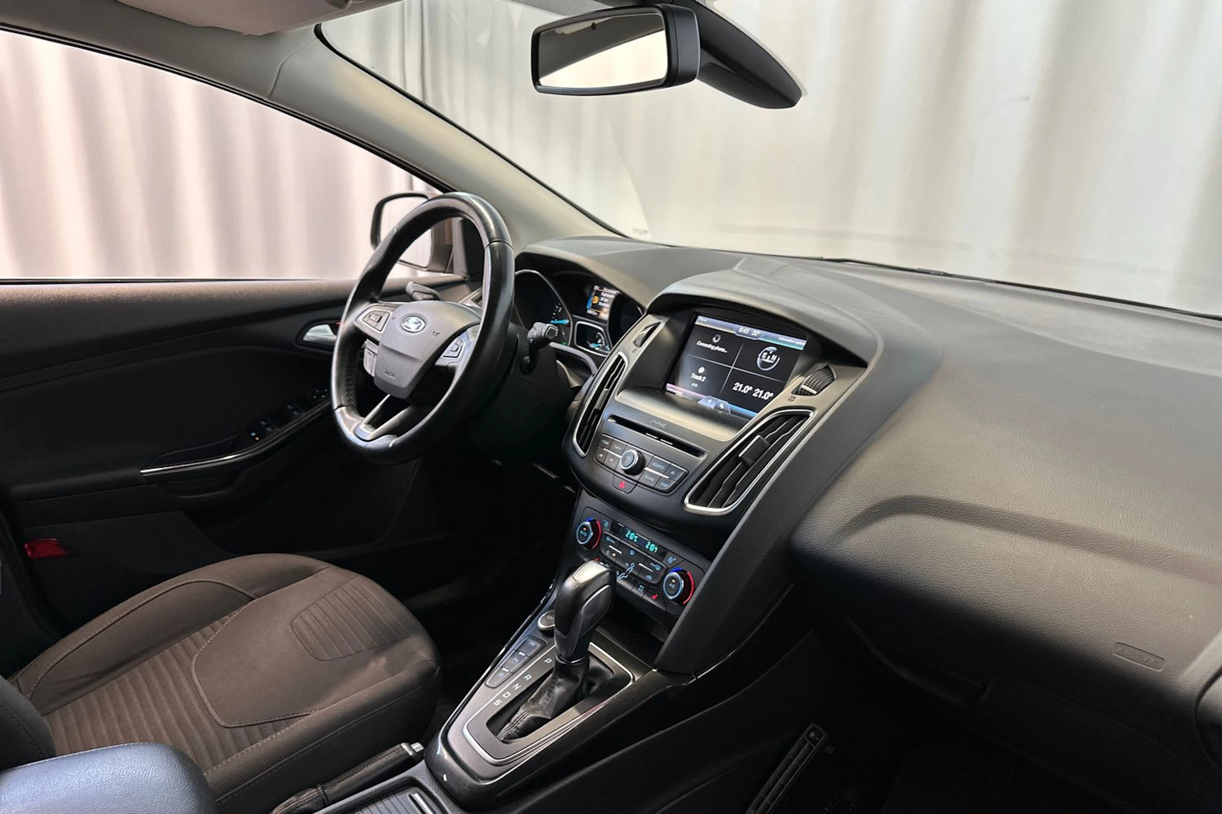 ruskea (beige) Ford Focus 2016 kuva 12.