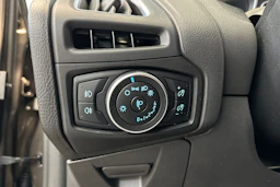 ruskea (beige) Ford Focus 2016 kuva 16.