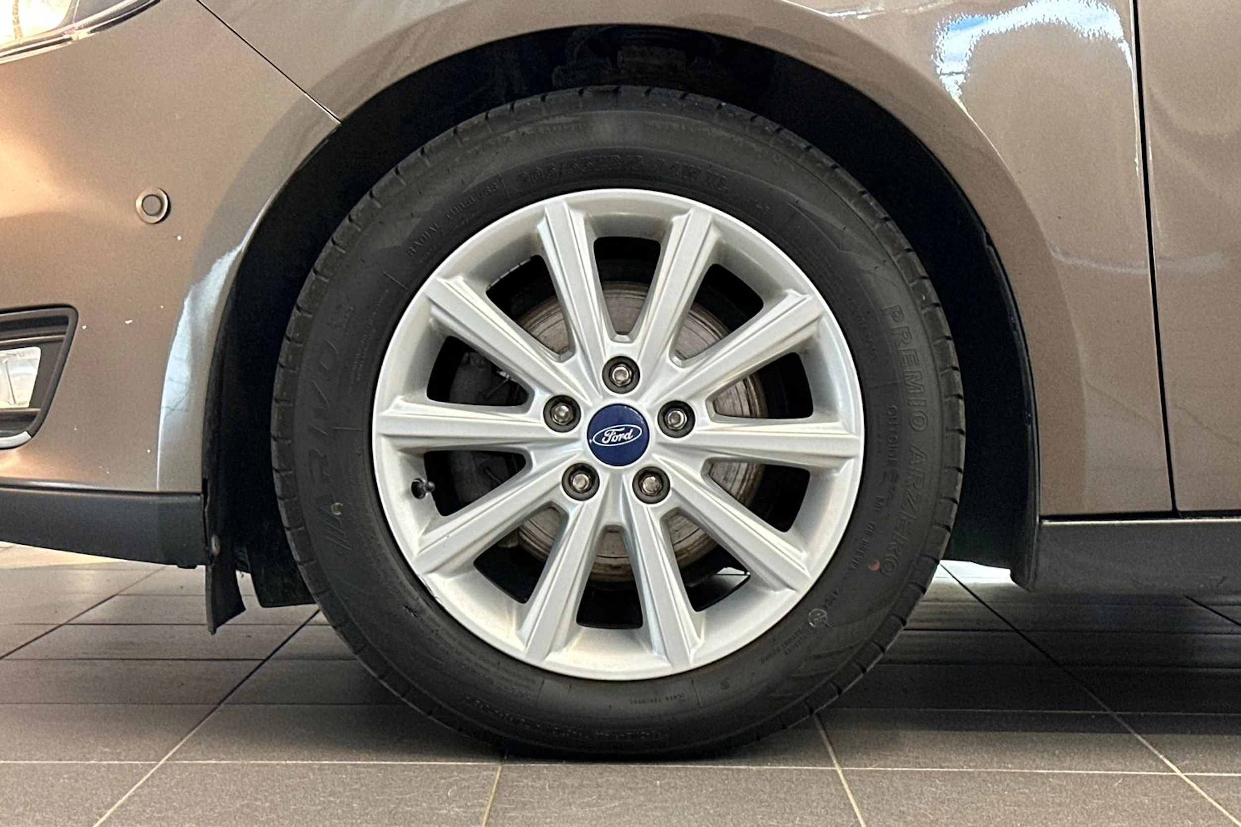 ruskea (beige) Ford Focus 2016 kuva 24.