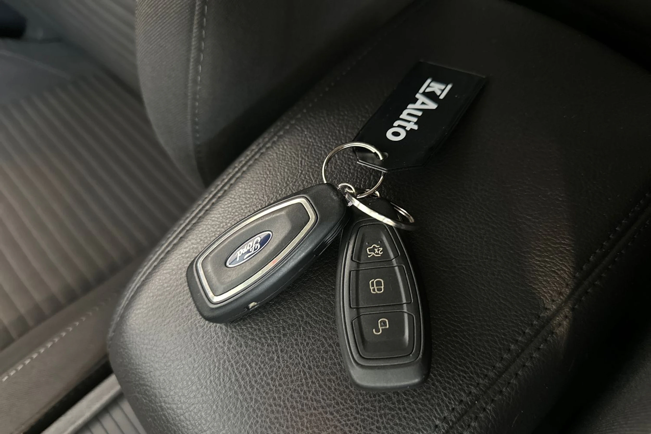 ruskea (beige) Ford Focus 2016 kuva 28.