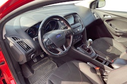 punainen Ford Focus 2016 kuva 3.