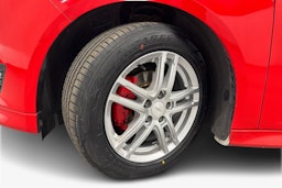punainen Ford Focus 2016 kuva 11.