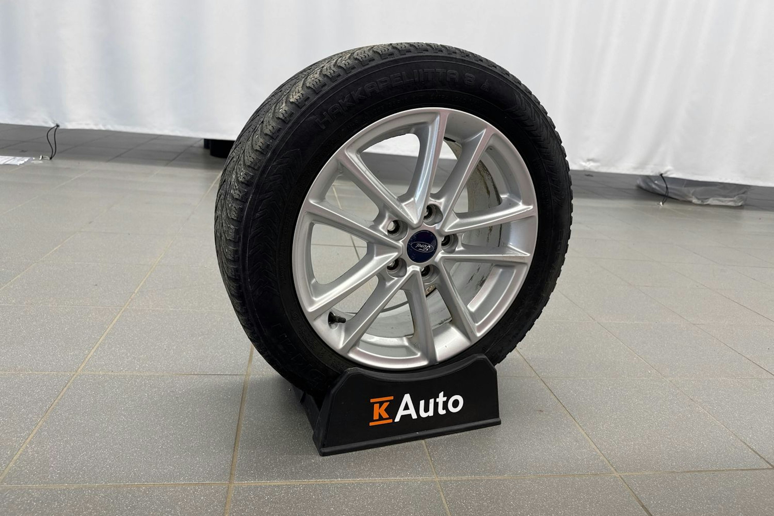 punainen Ford Focus 2016 kuva 13.