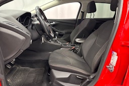 punainen Ford Focus 2016 kuva 15.
