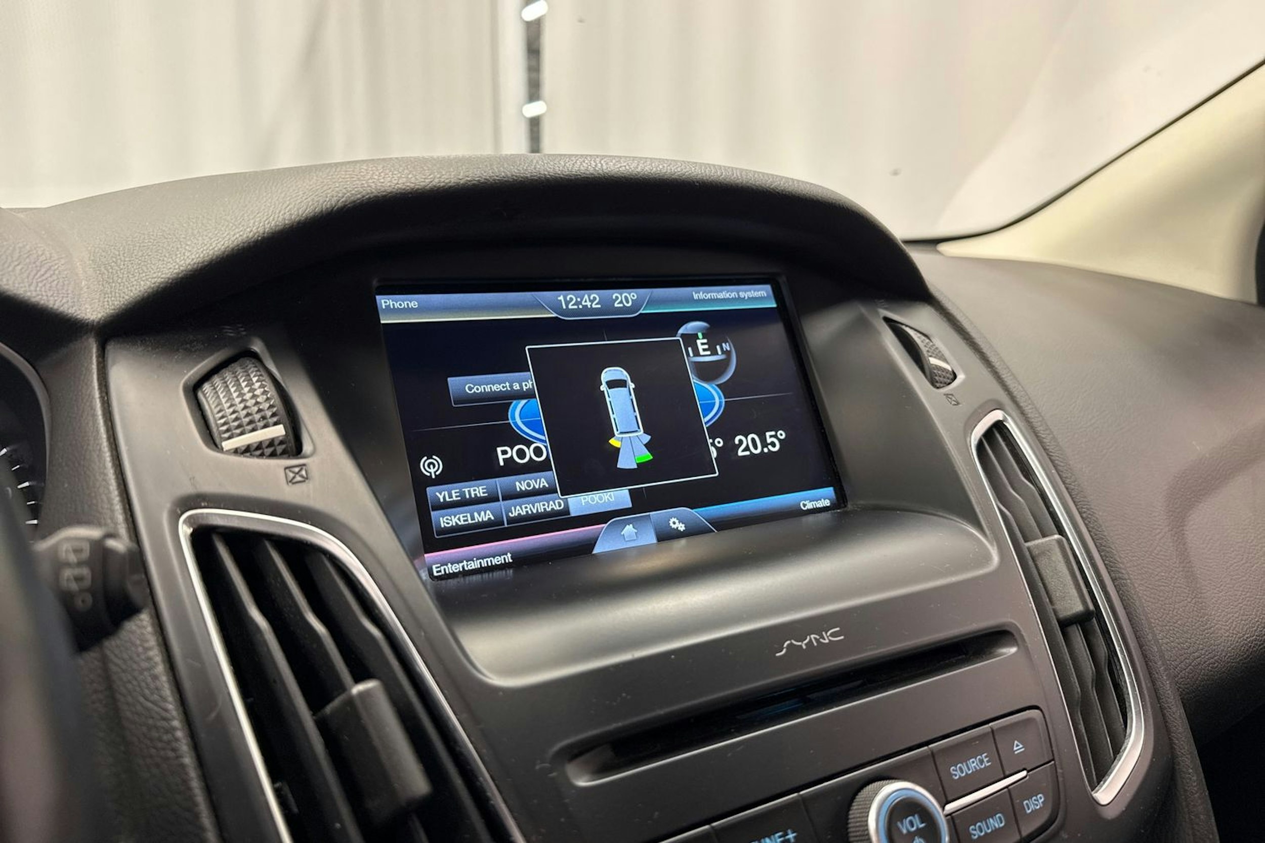 punainen Ford Focus 2016 kuva 22.