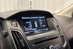 punainen Ford Focus 2016 kuva 22.