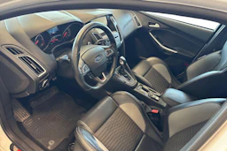 valkoinen Ford Focus 2016 kuva 8.