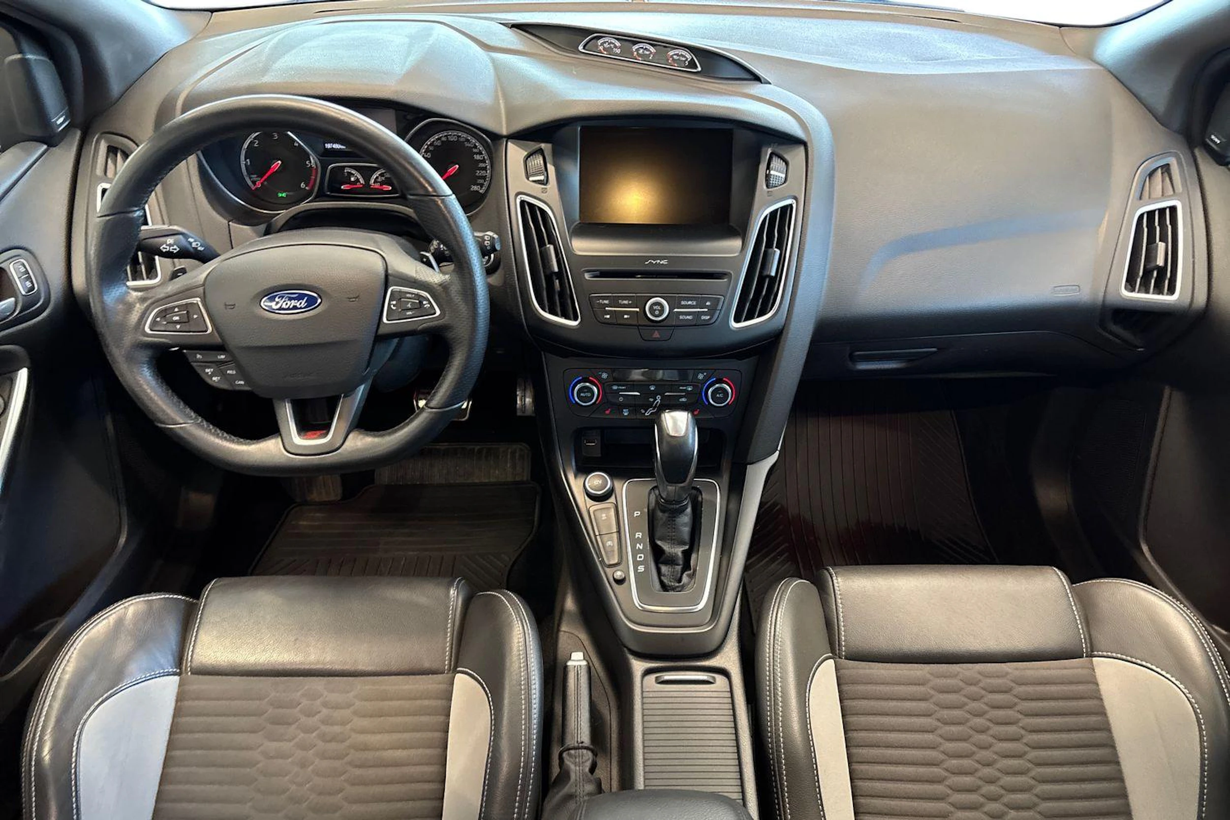 valkoinen Ford Focus 2016 kuva 9.