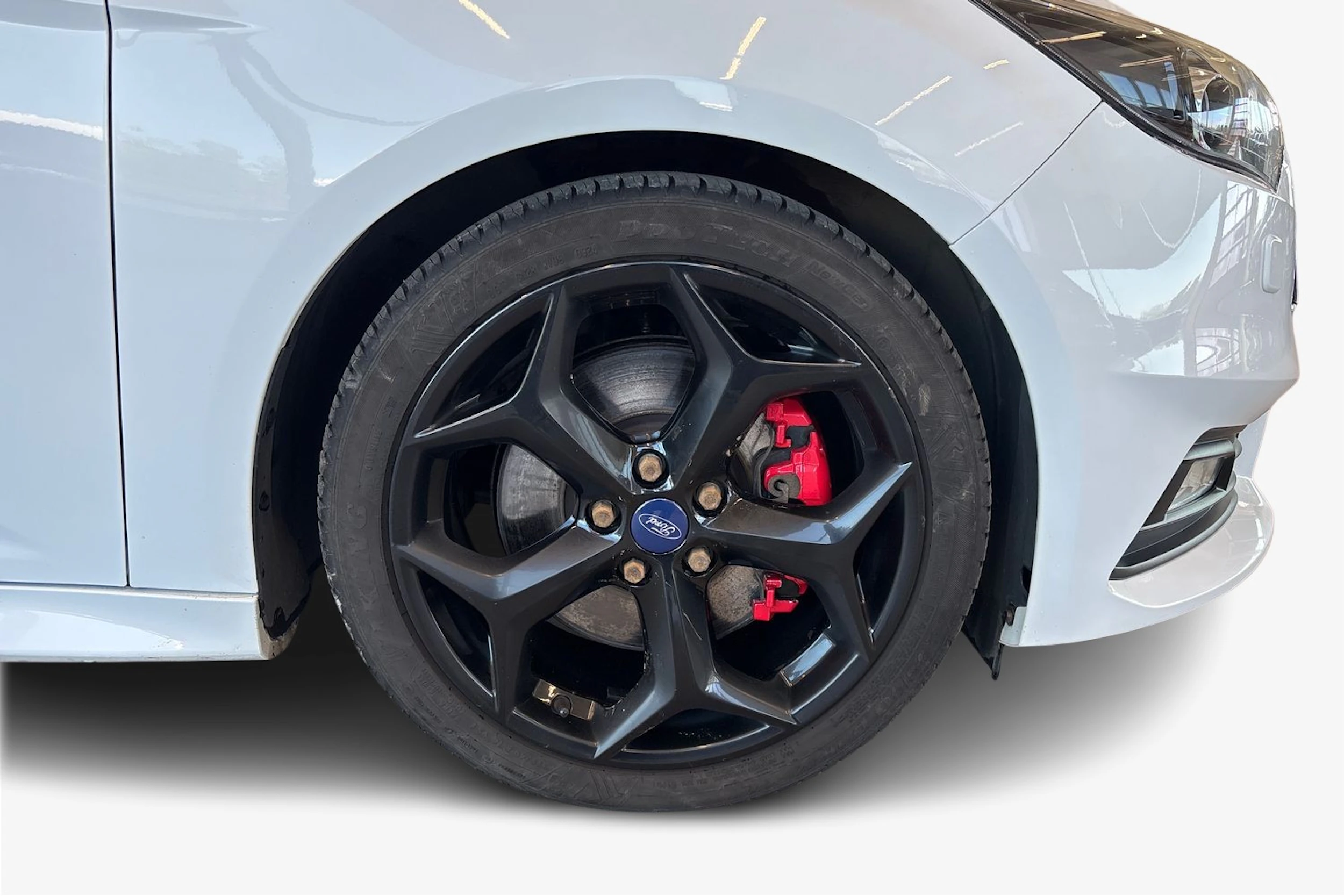 valkoinen Ford Focus 2016 kuva 12.