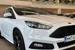 valkoinen Ford Focus 2016 kuva 16.