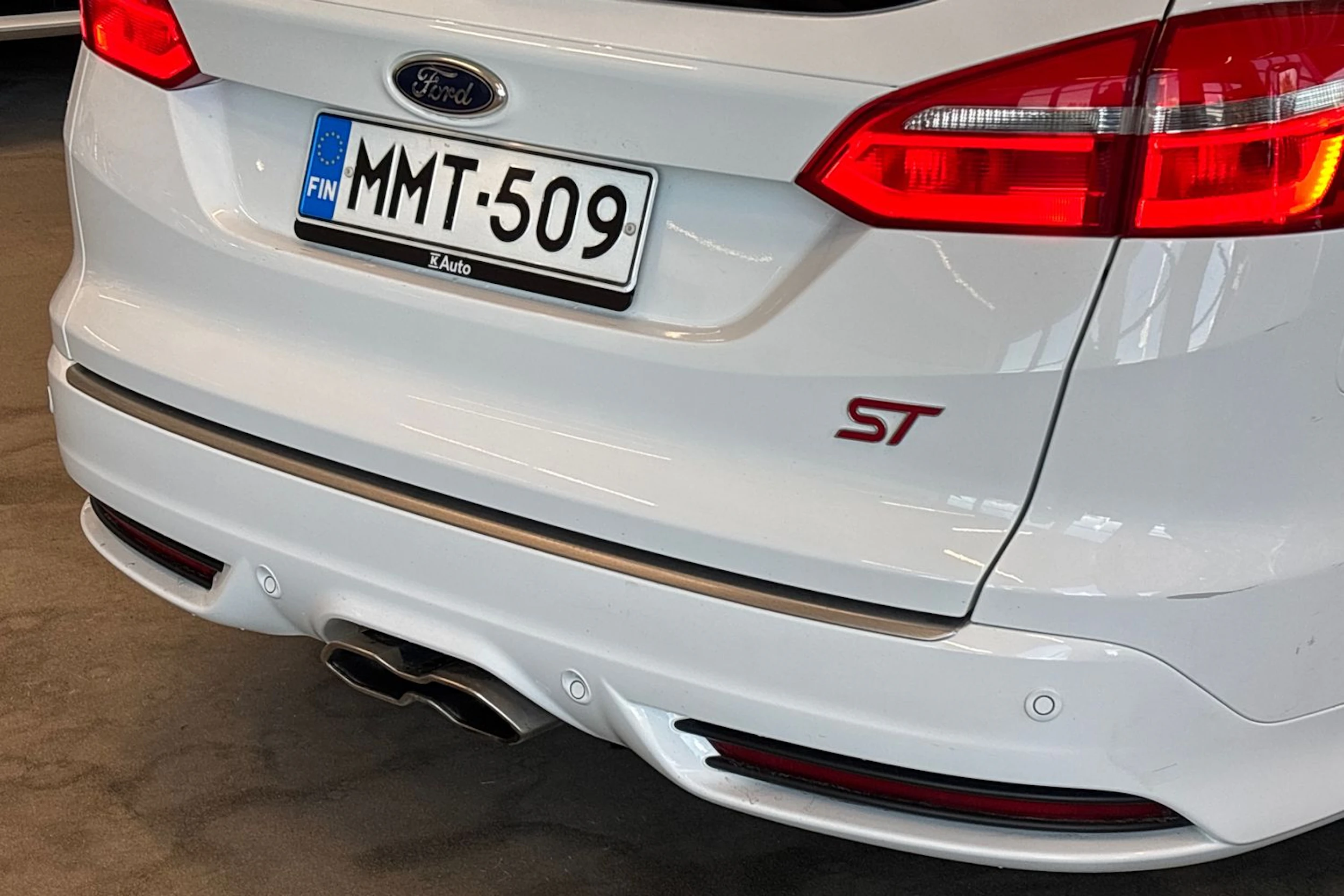 valkoinen Ford Focus 2016 kuva 17.