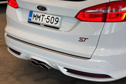 valkoinen Ford Focus 2016 kuva 17.