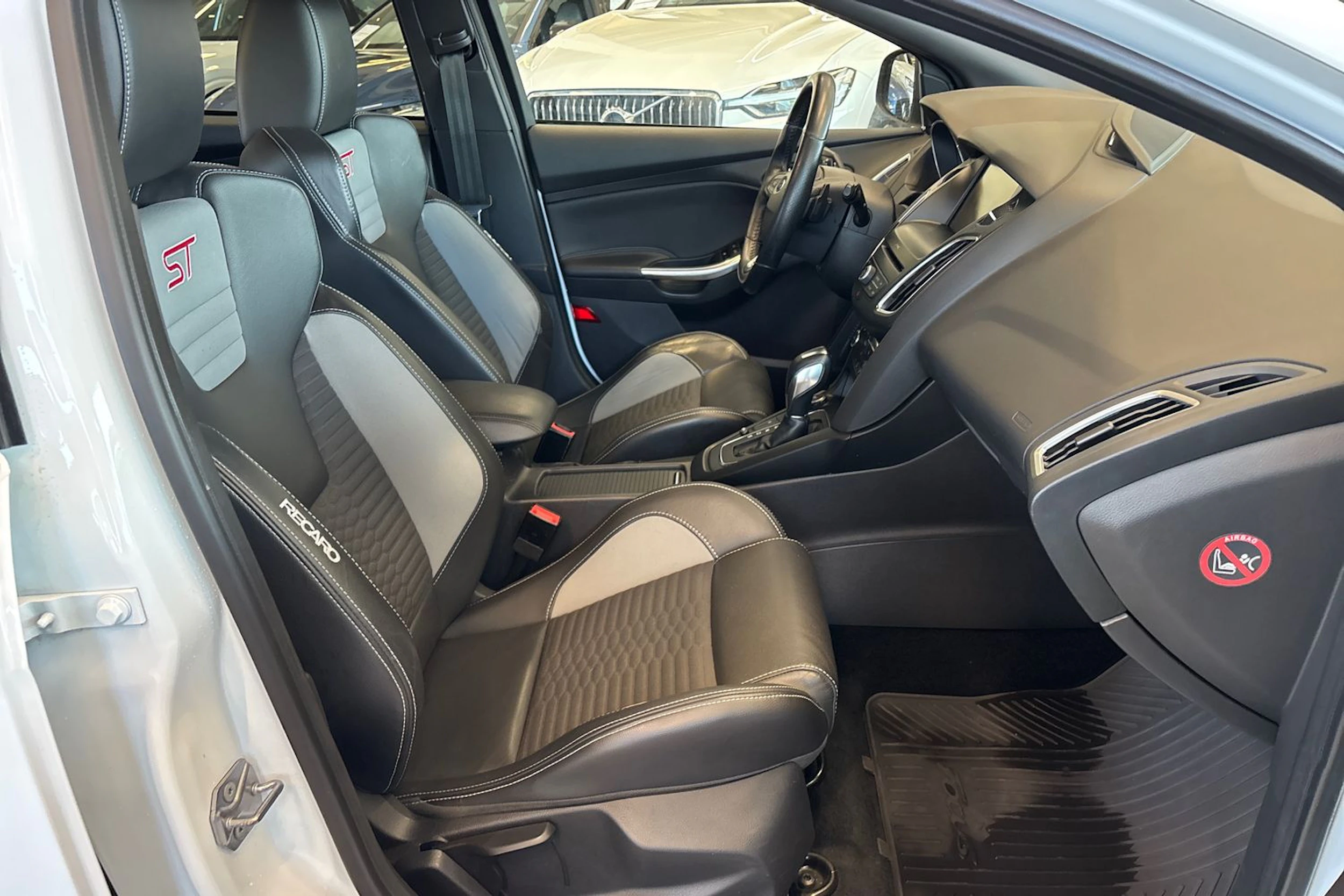 valkoinen Ford Focus 2016 kuva 21.