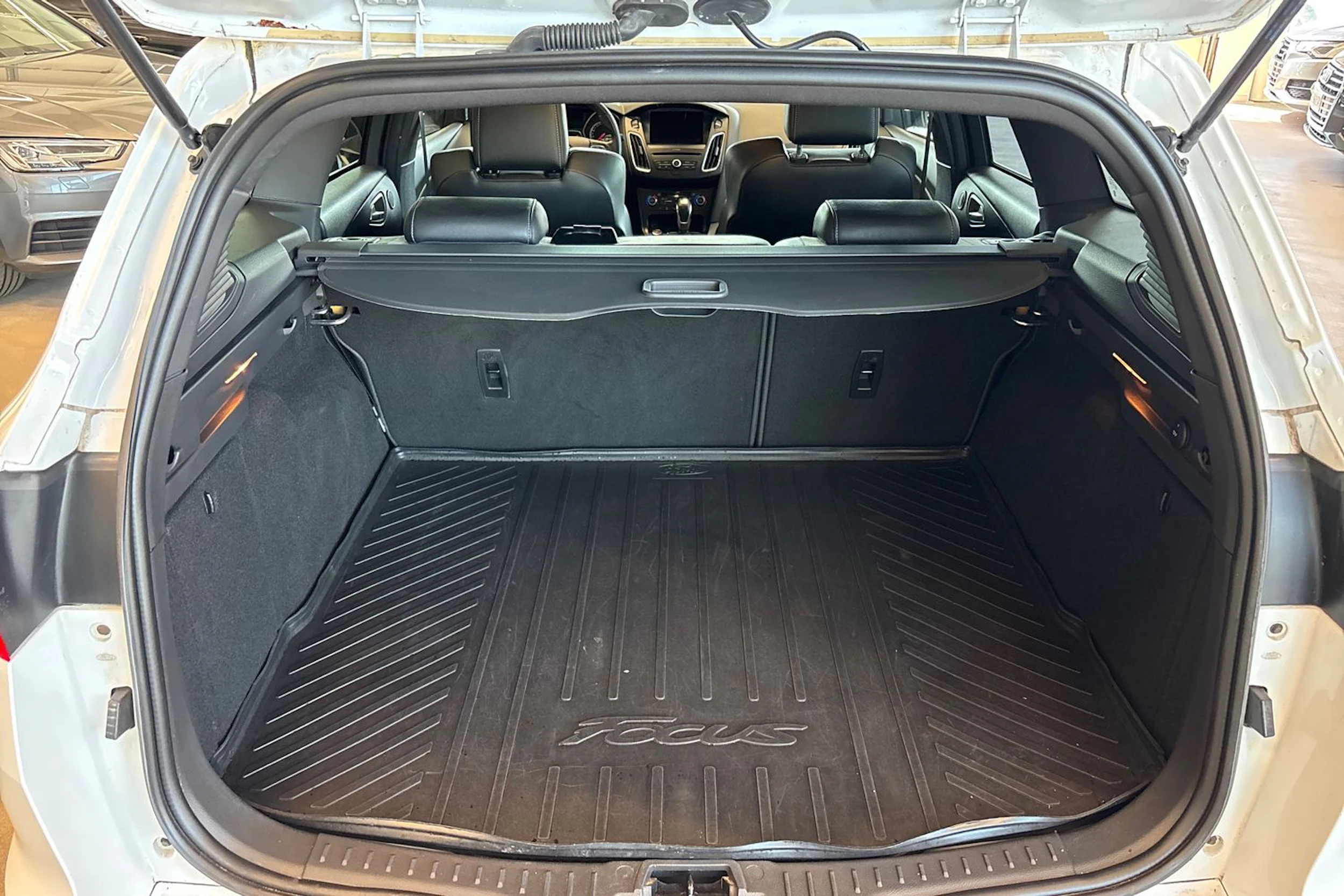 valkoinen Ford Focus 2016 kuva 23.