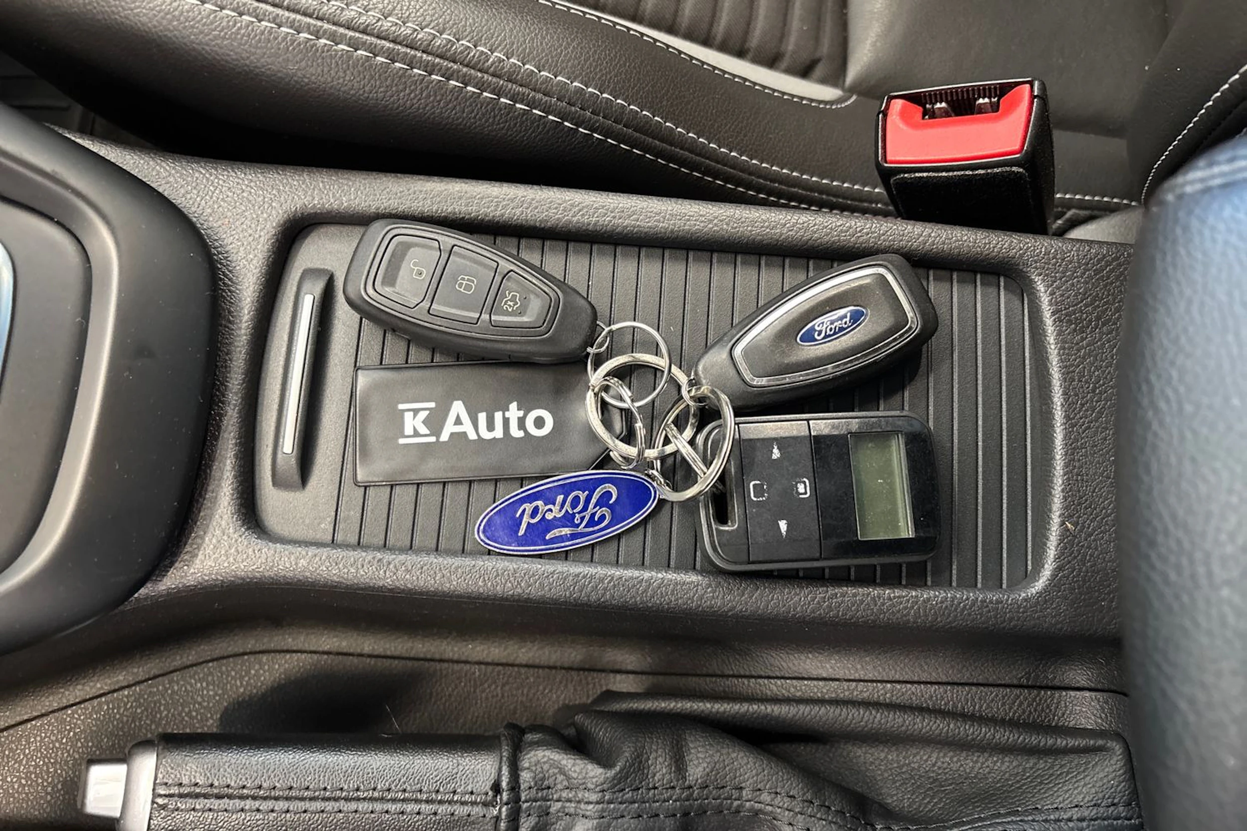 valkoinen Ford Focus 2016 kuva 27.