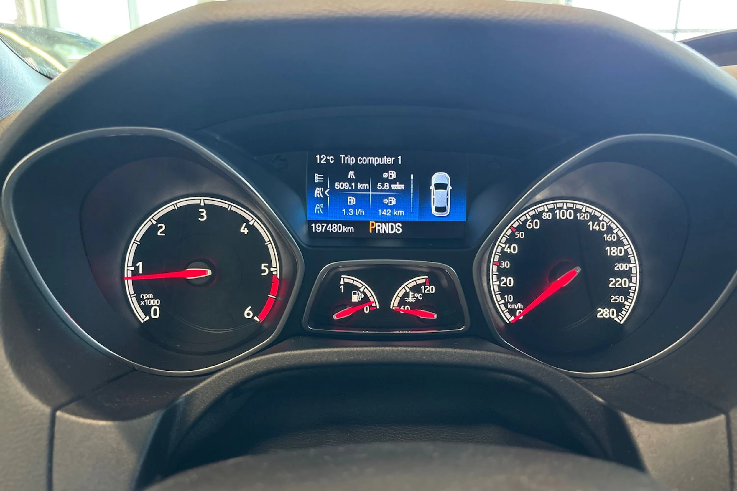 valkoinen Ford Focus 2016 kuva 34.
