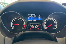 valkoinen Ford Focus 2016 kuva 34.
