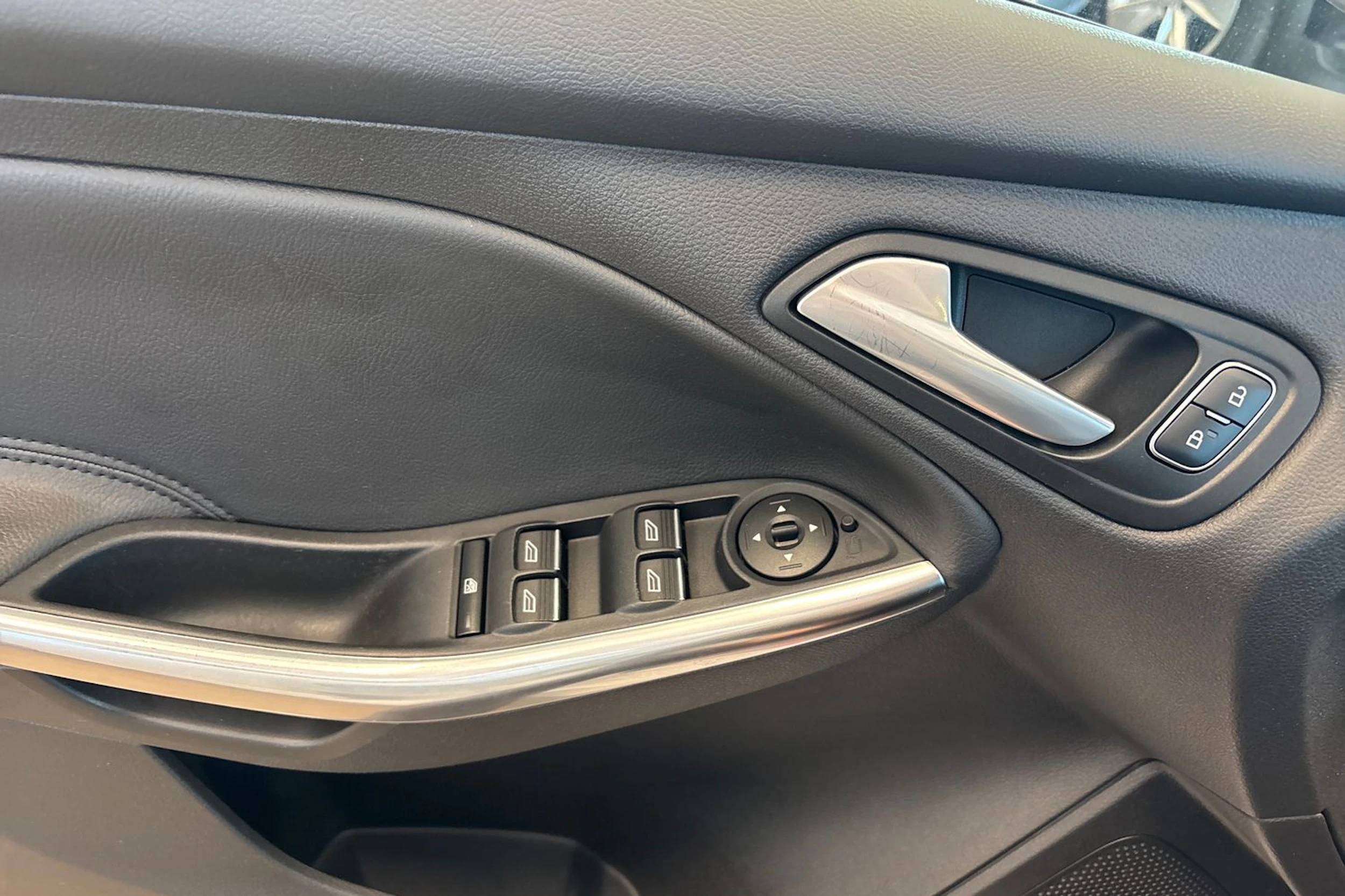 valkoinen Ford Focus 2016 kuva 37.