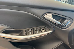 valkoinen Ford Focus 2016 kuva 37.