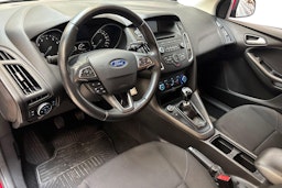 punainen Ford Focus 2016 kuva 7.