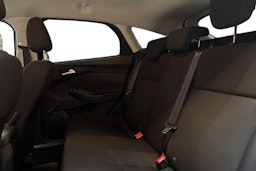 punainen Ford Focus 2016 kuva 10.