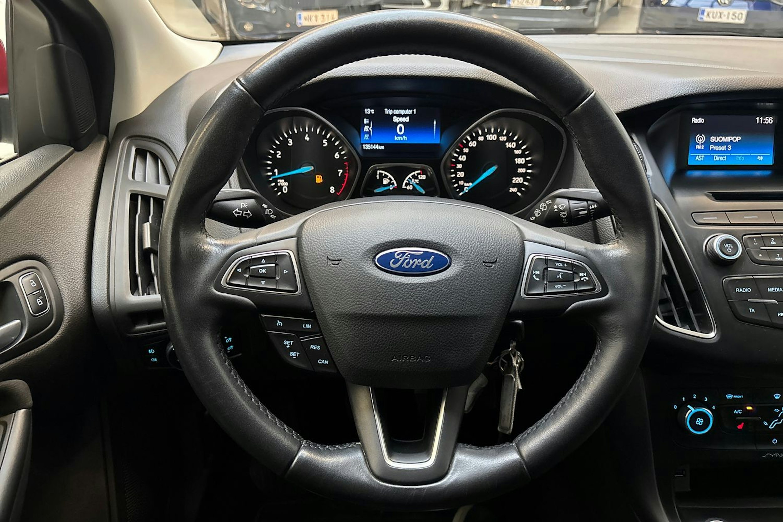 punainen Ford Focus 2016 kuva 17.