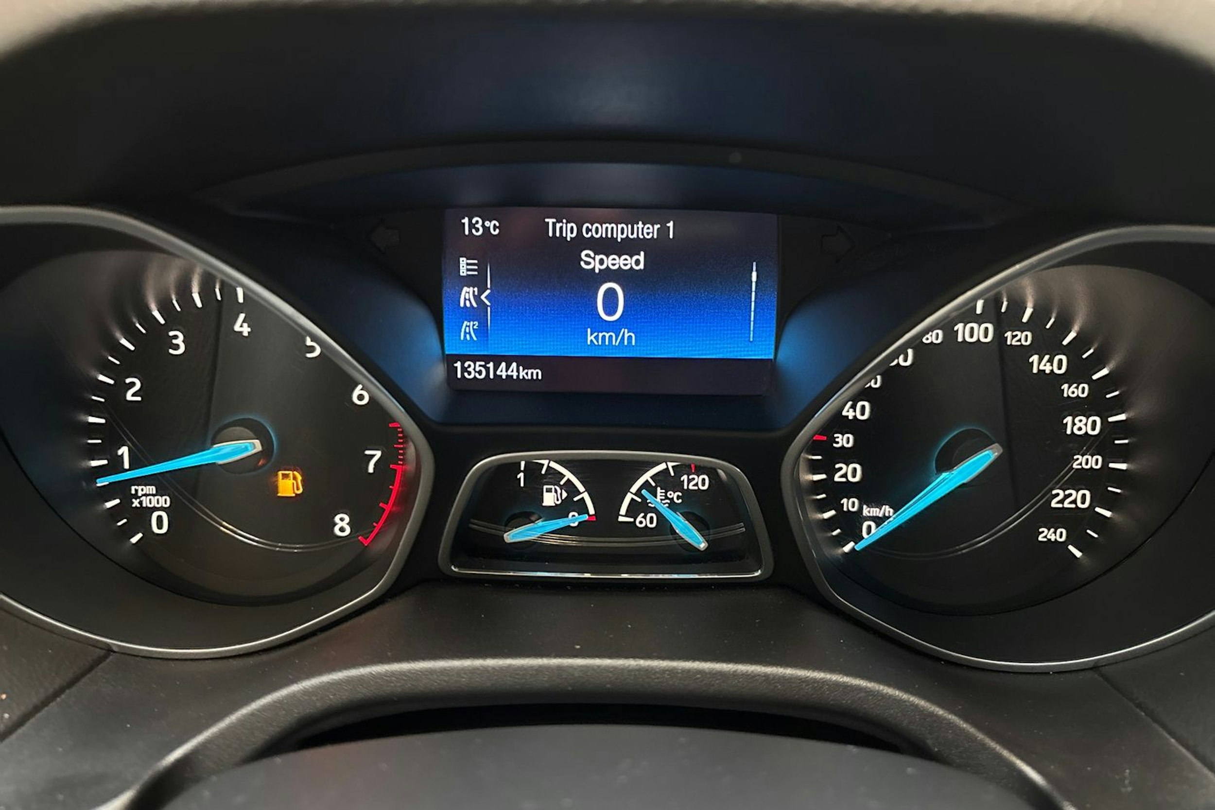 punainen Ford Focus 2016 kuva 18.