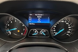 punainen Ford Focus 2016 kuva 18.