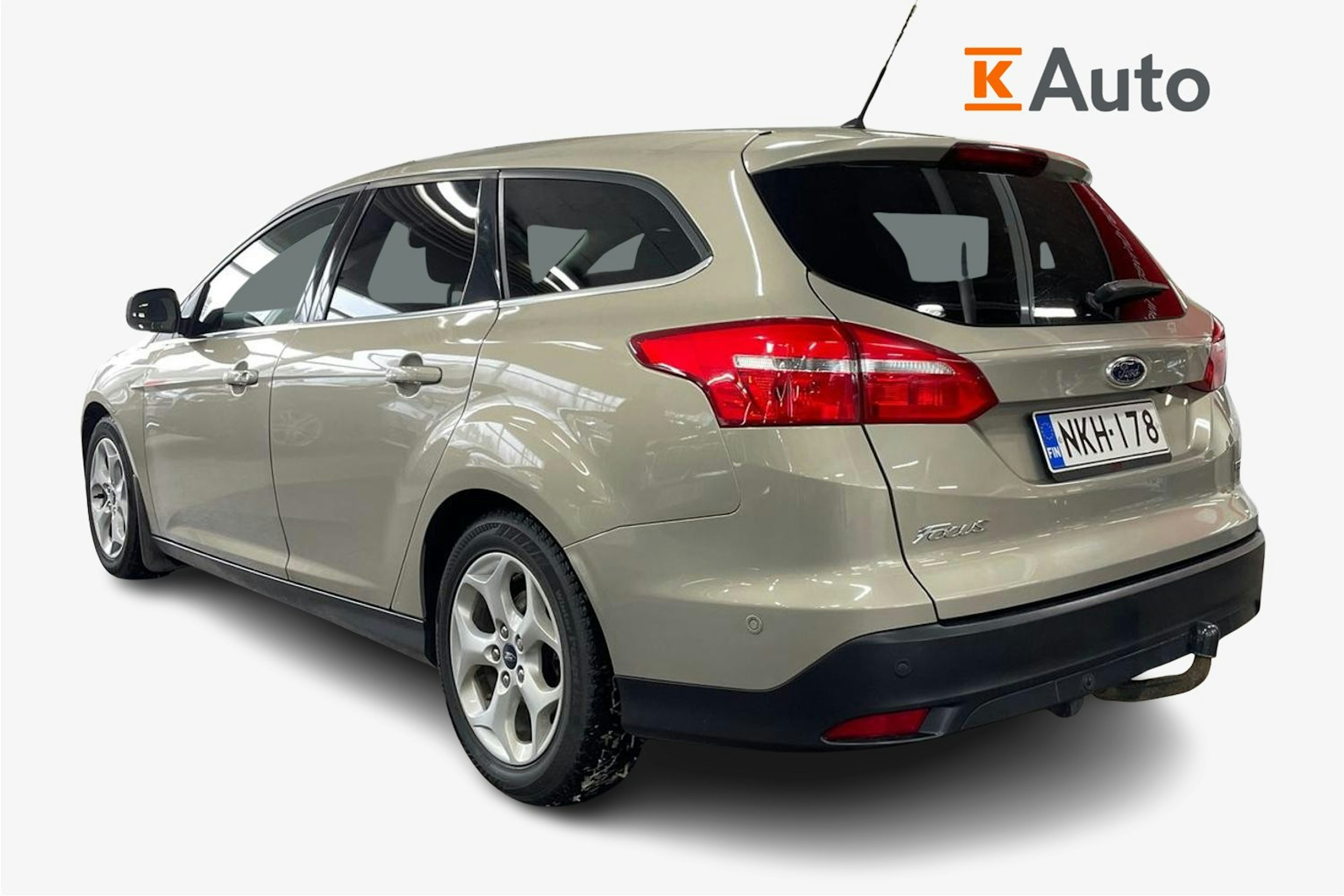 Harmaa Ford FOCUS 2016 kuva 2.