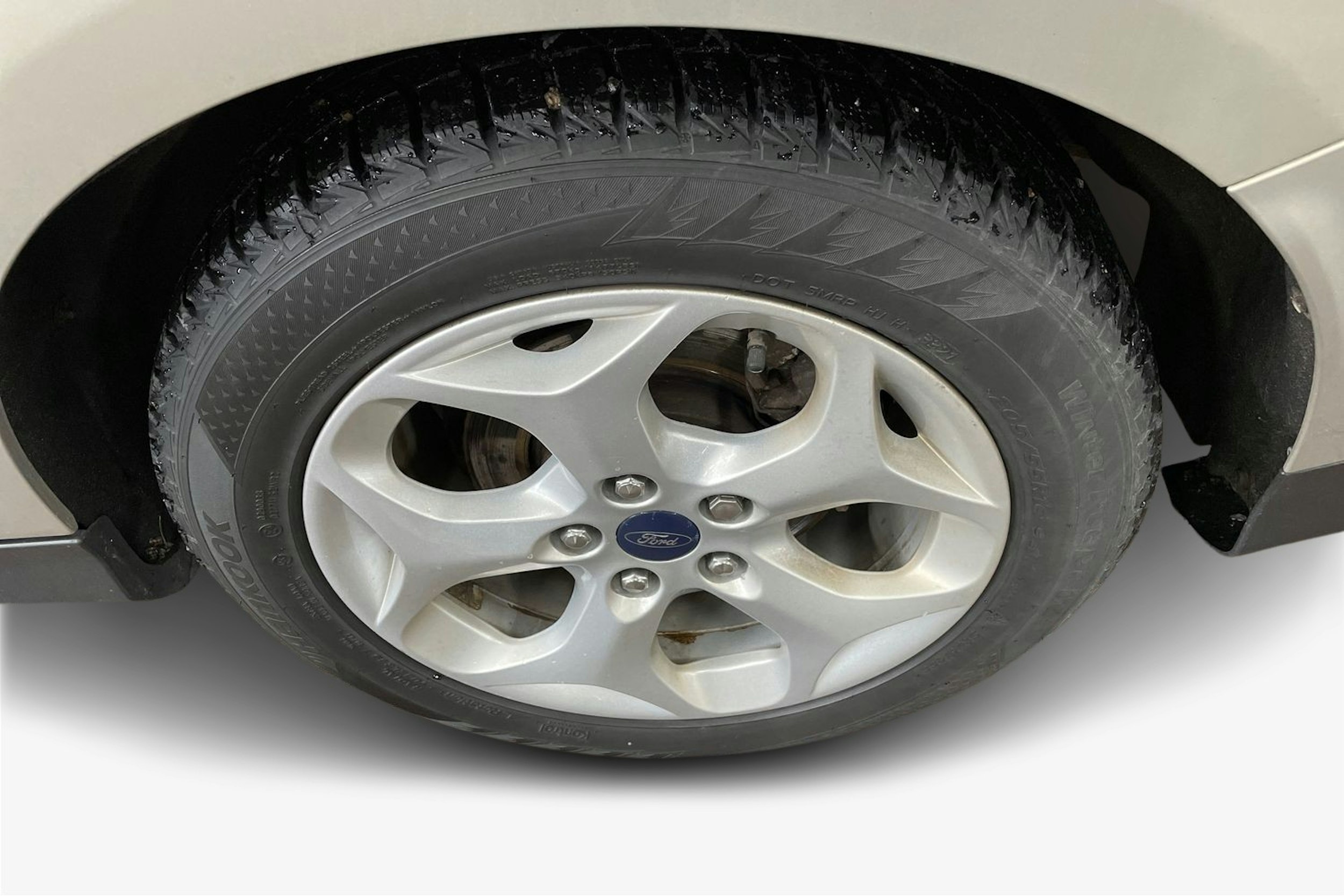 Harmaa Ford FOCUS 2016 kuva 11.