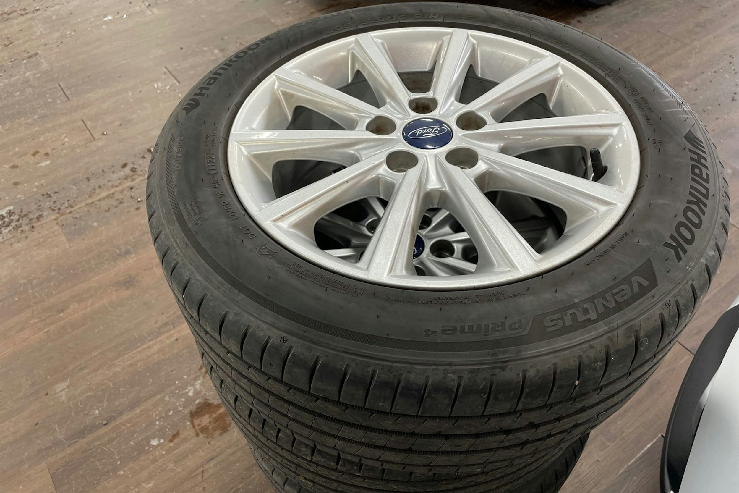 Harmaa Ford FOCUS 2016 kuva 13.