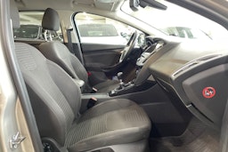 Harmaa Ford FOCUS 2016 kuva 14.
