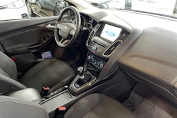 Harmaa Ford FOCUS 2016 kuva 15.