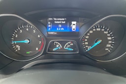 Harmaa Ford FOCUS 2016 kuva 17.