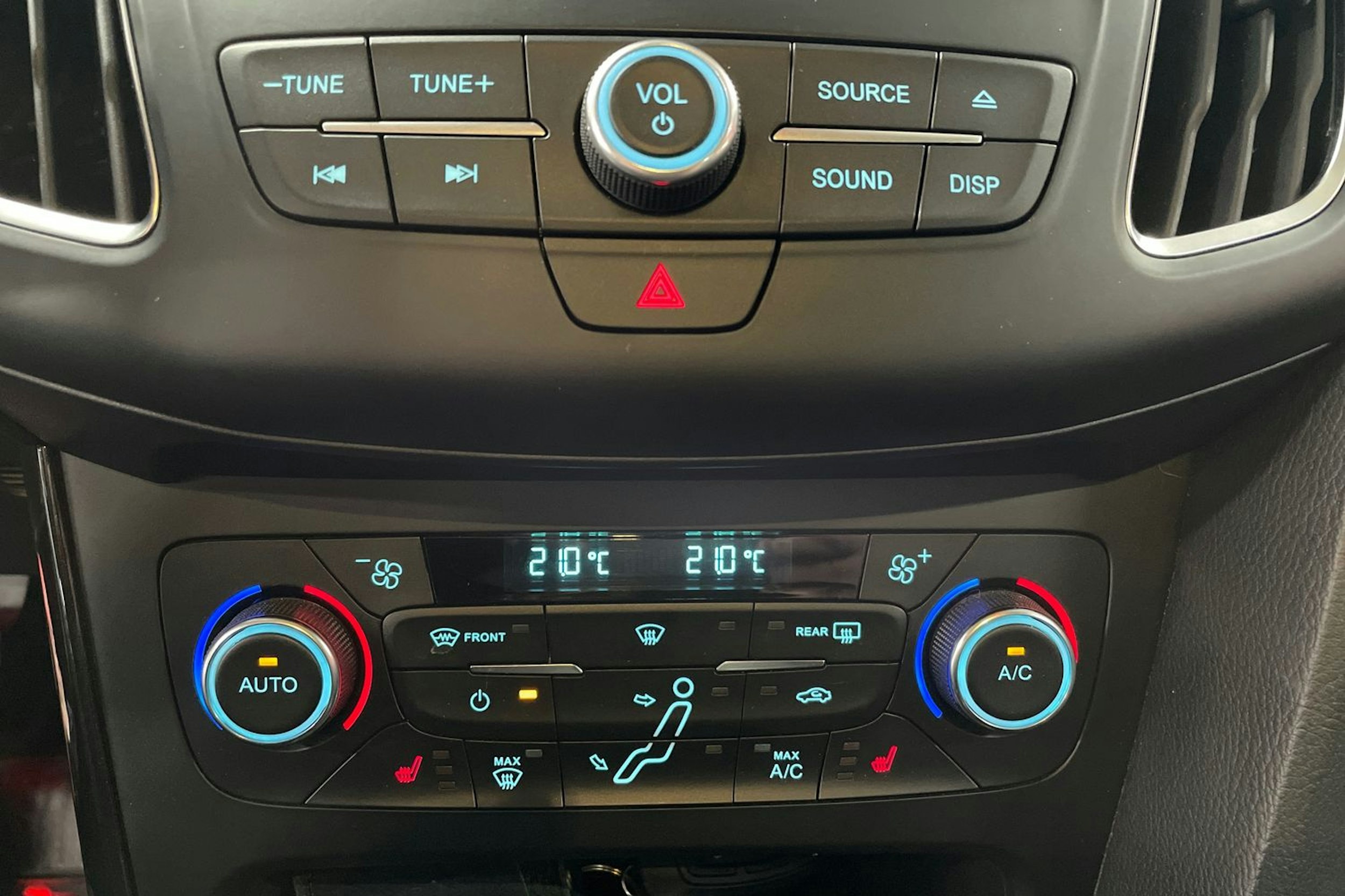 Harmaa Ford FOCUS 2016 kuva 20.