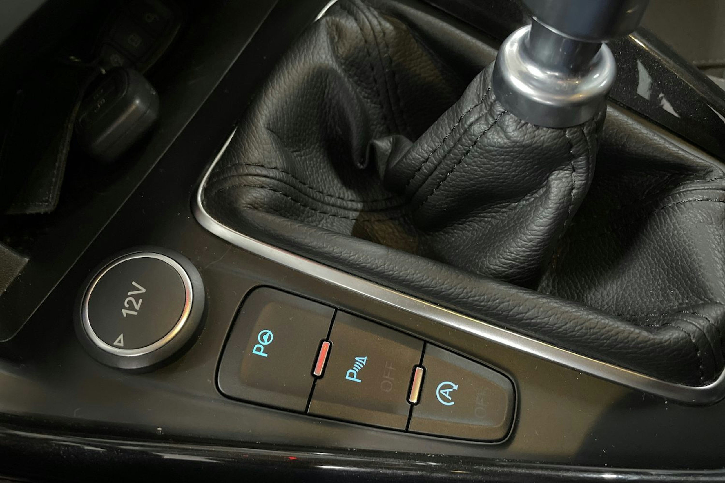 Harmaa Ford FOCUS 2016 kuva 23.