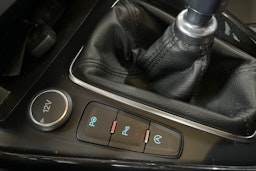 Harmaa Ford FOCUS 2016 kuva 23.