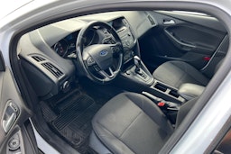 valkoinen Ford Focus 2016 kuva 3.