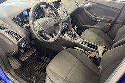 sininen Ford Focus 2016 kuva 7.
