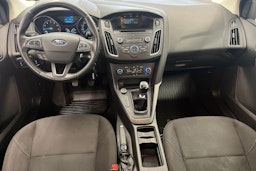 sininen Ford Focus 2016 kuva 9.