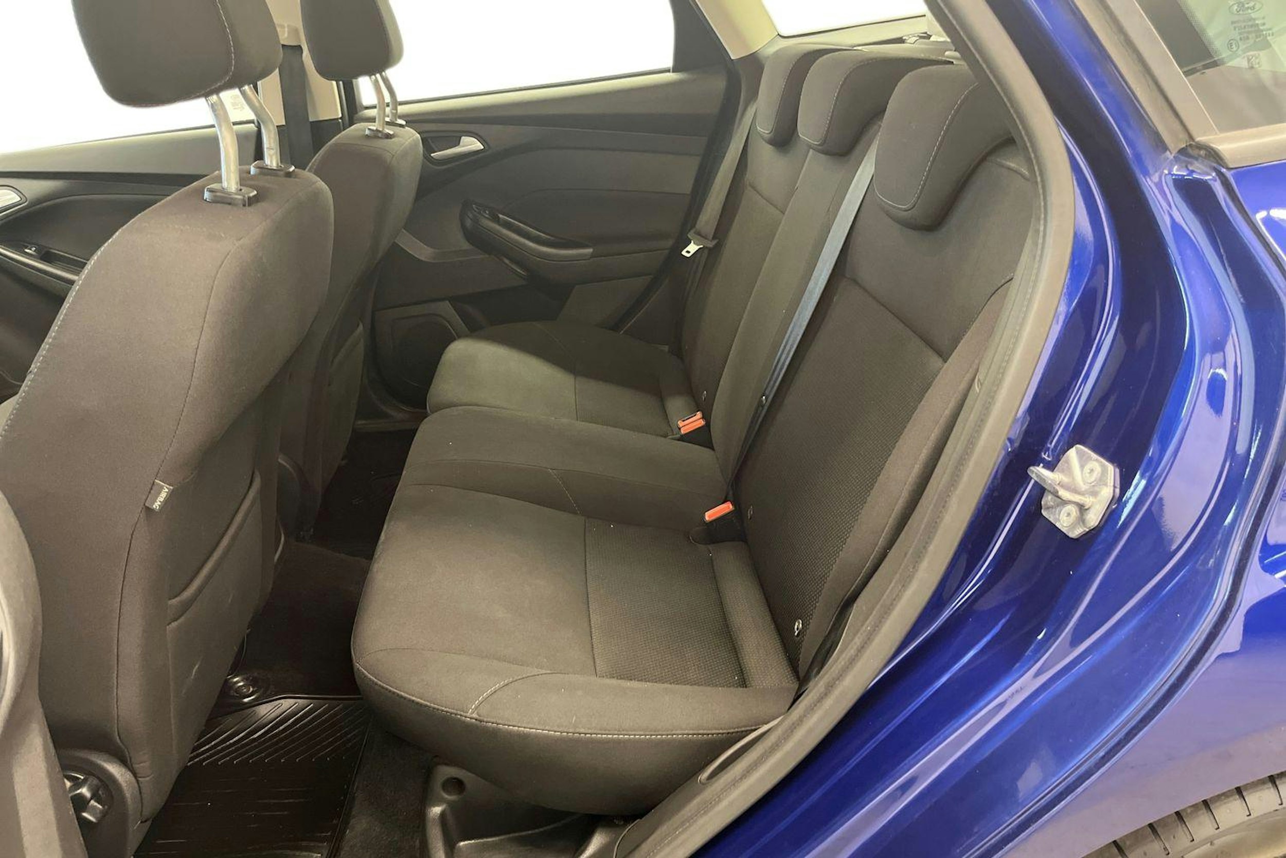 sininen Ford Focus 2016 kuva 10.