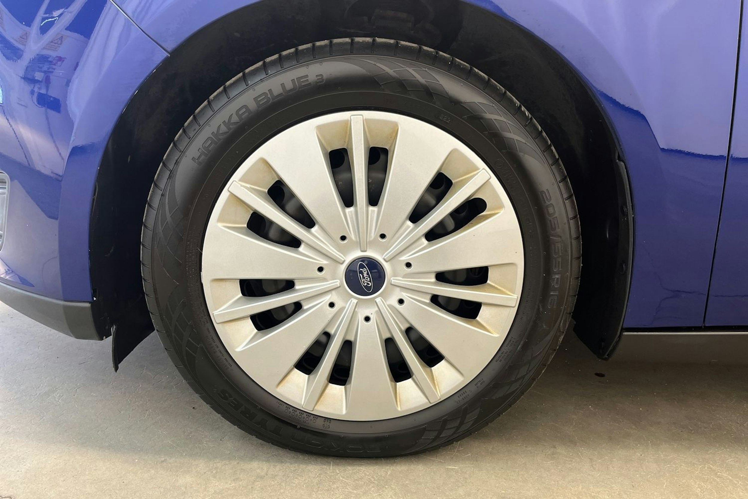 sininen Ford Focus 2016 kuva 11.