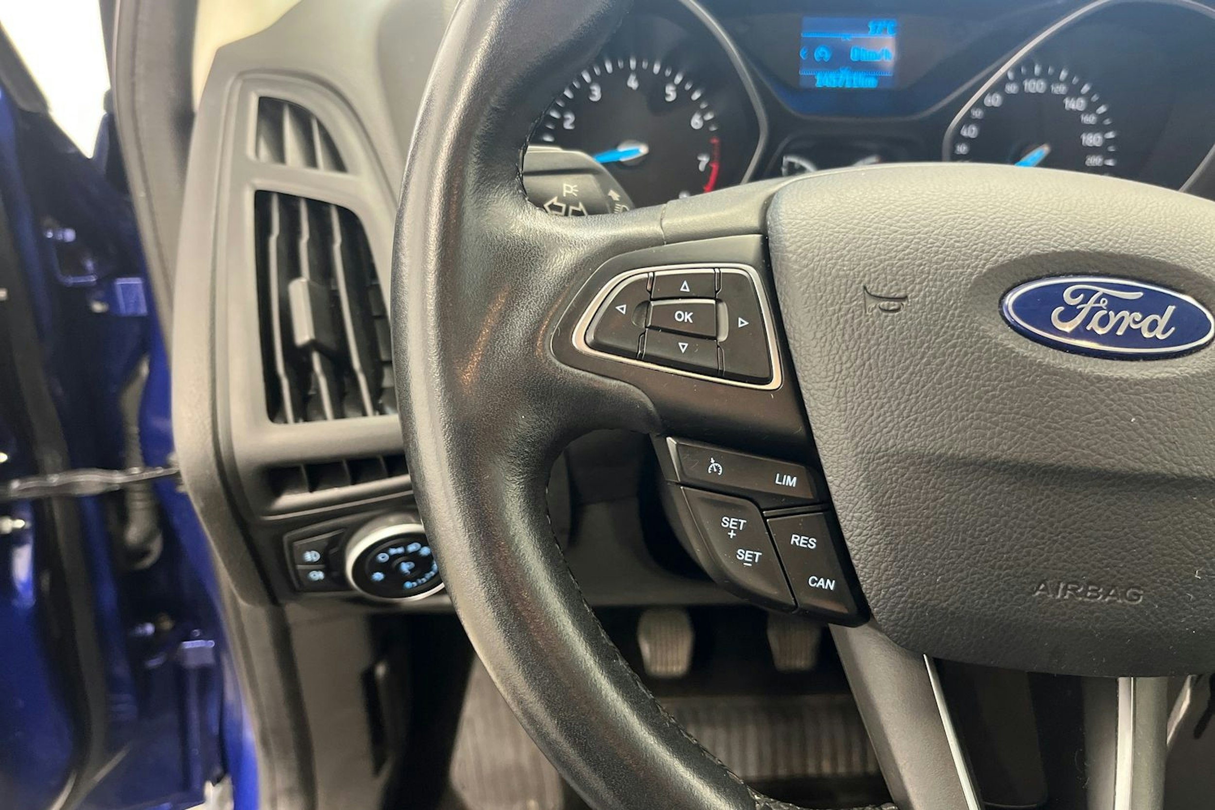 sininen Ford Focus 2016 kuva 16.