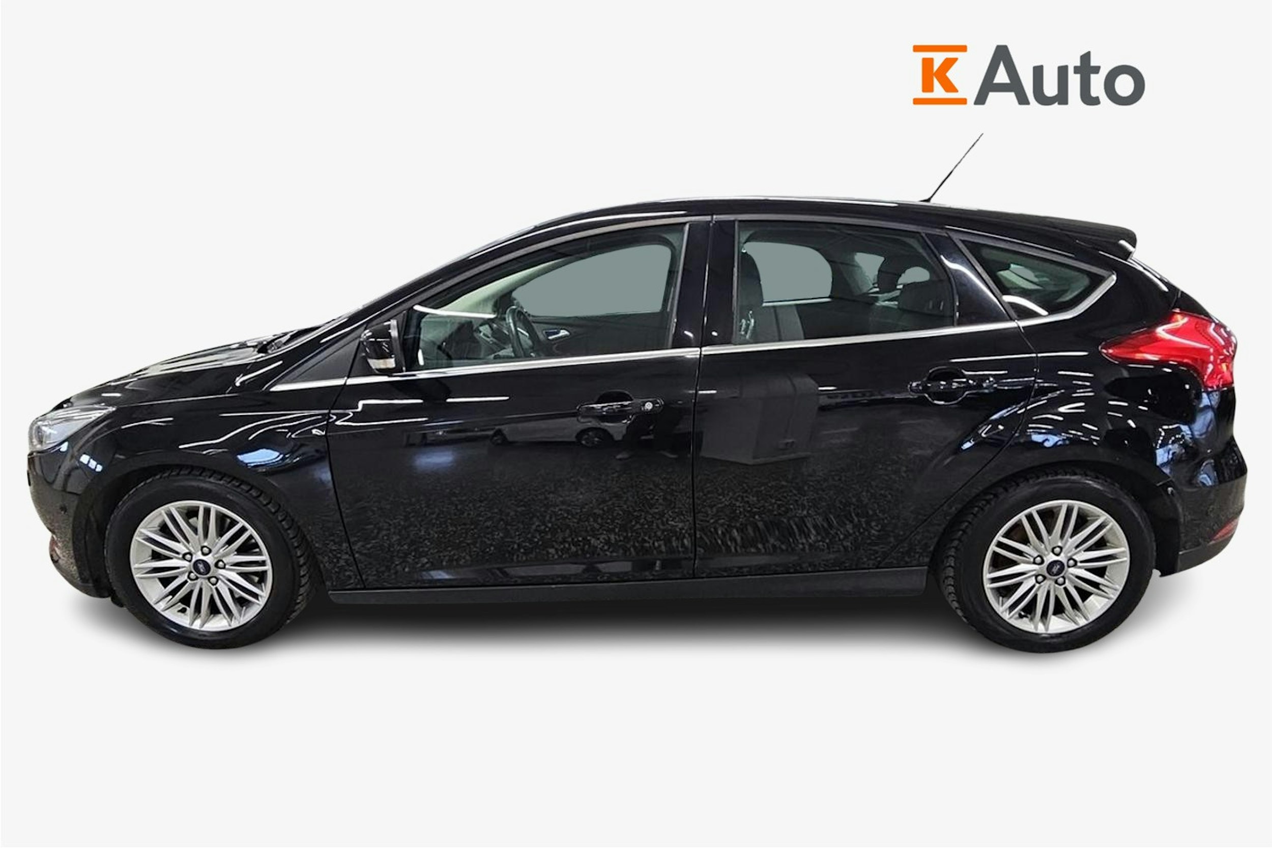 Musta Ford FOCUS 2016 kuva 6.