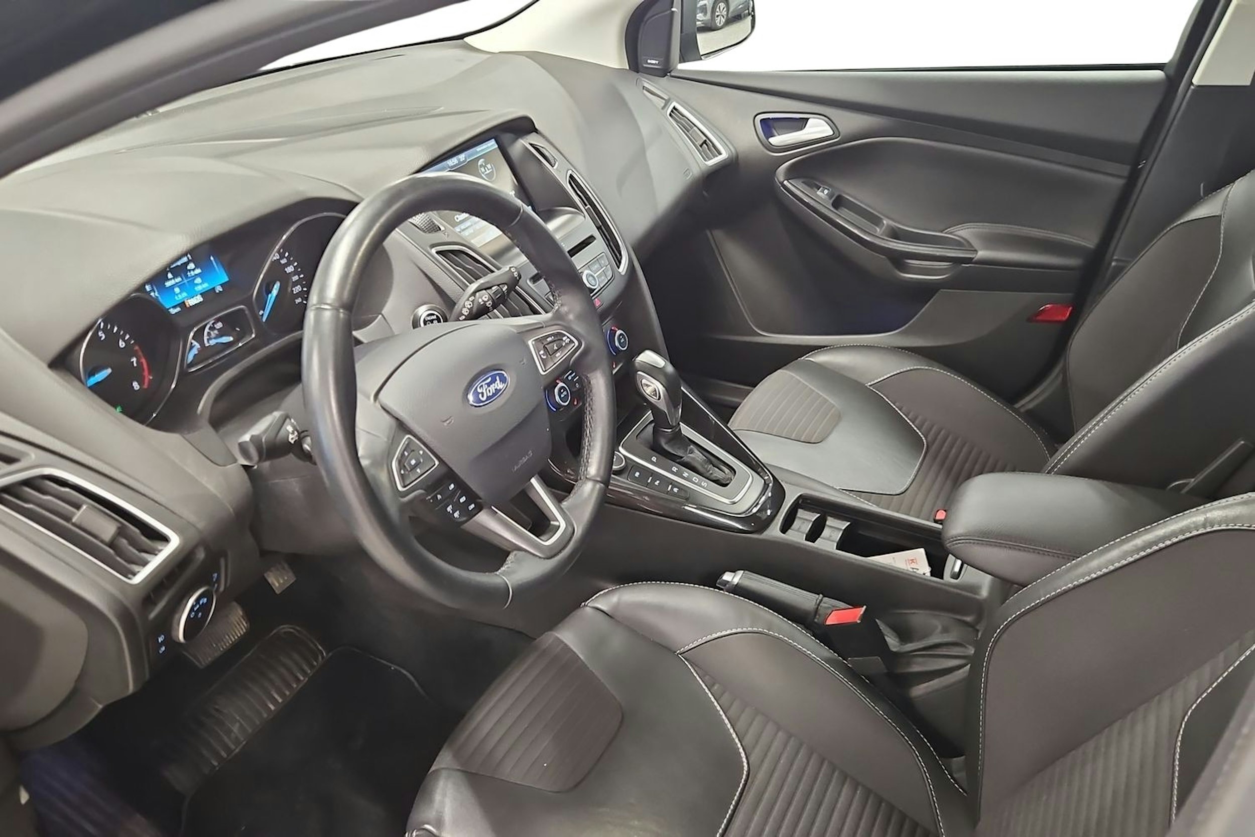 Musta Ford FOCUS 2016 kuva 7.