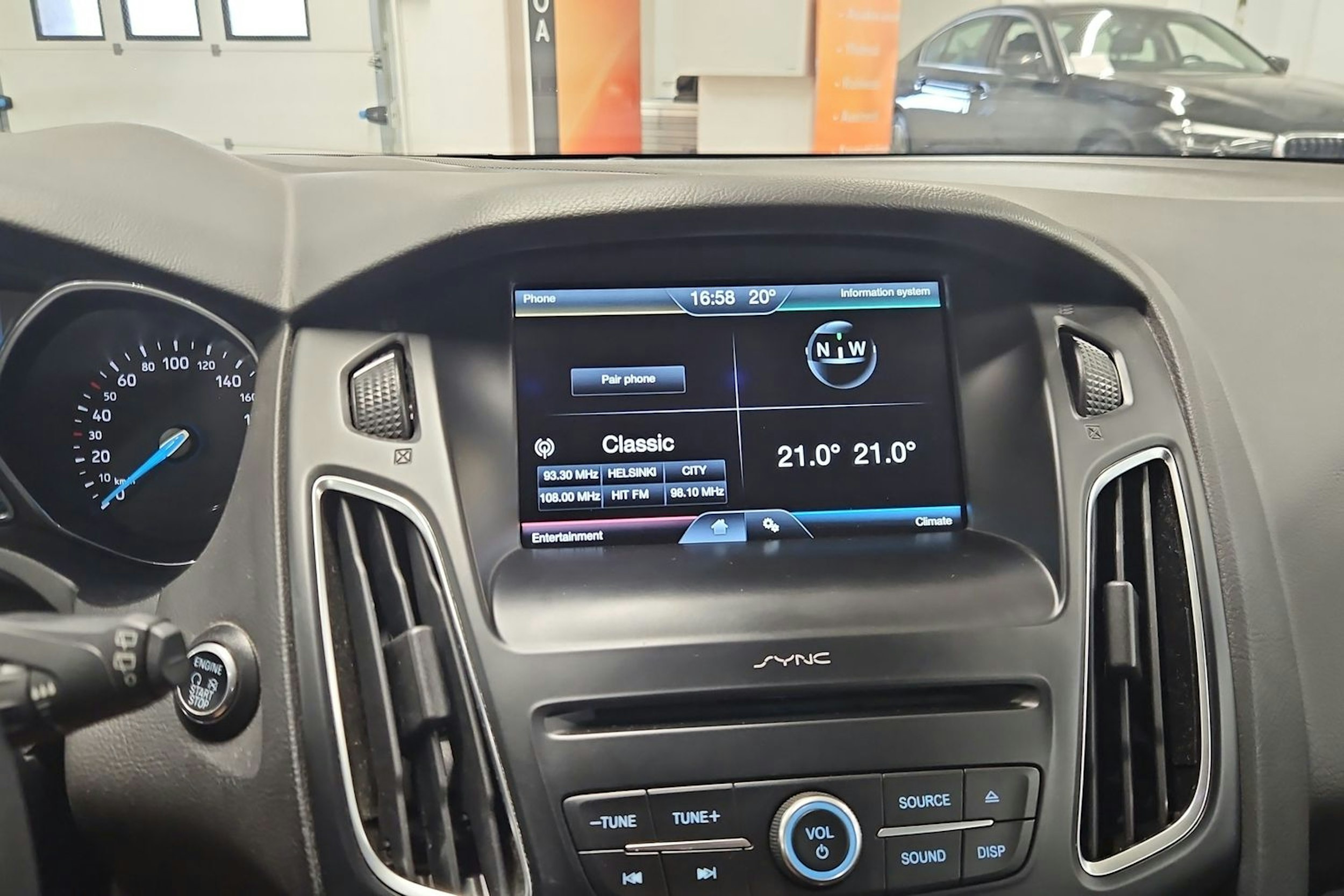 Musta Ford FOCUS 2016 kuva 16.