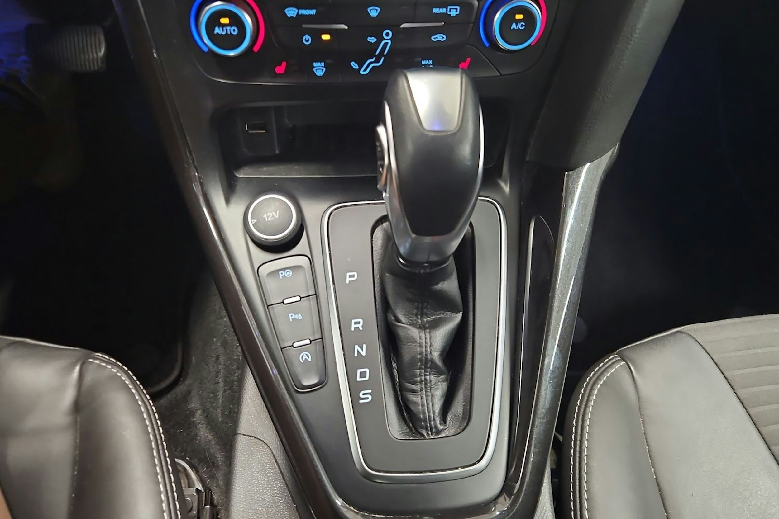 Musta Ford FOCUS 2016 kuva 18.