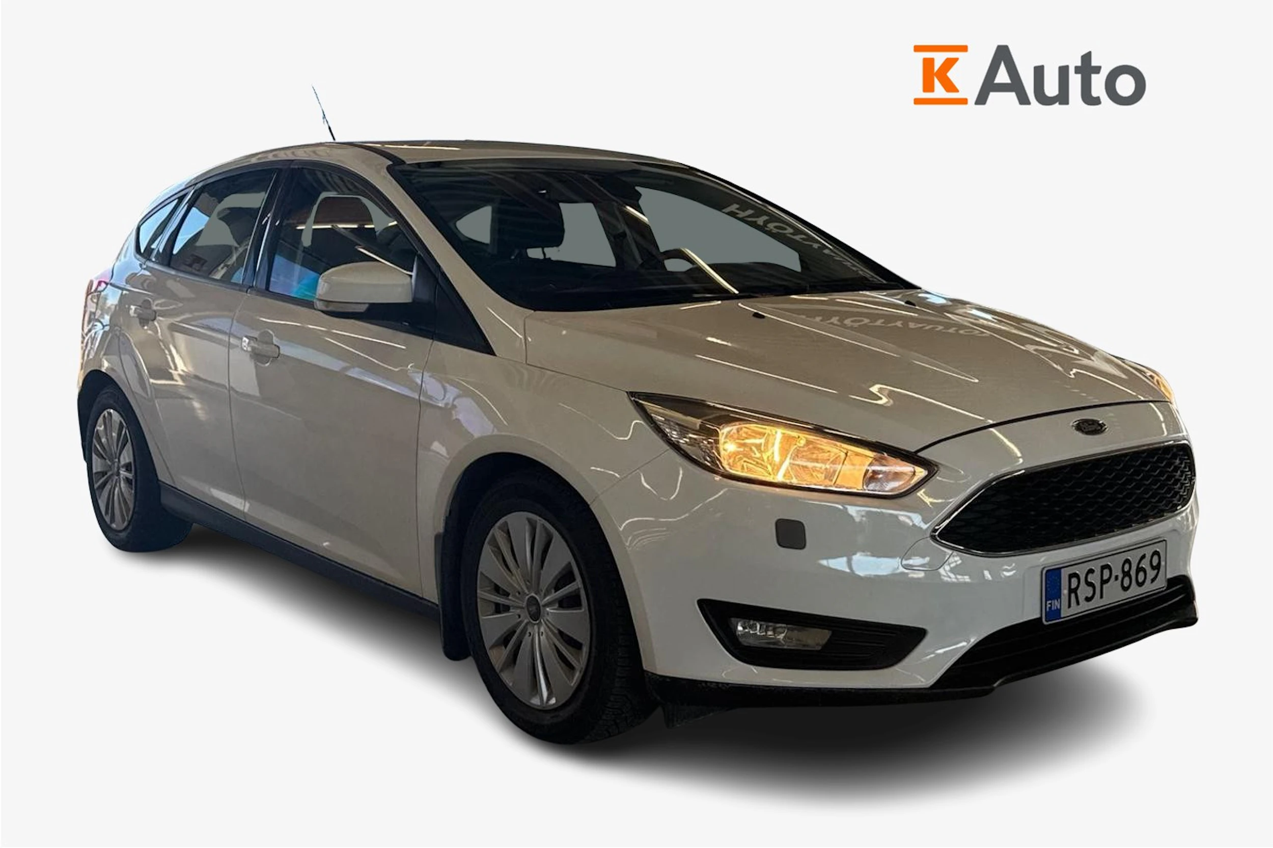 valkoinen Ford Focus 2016 kuva 1.